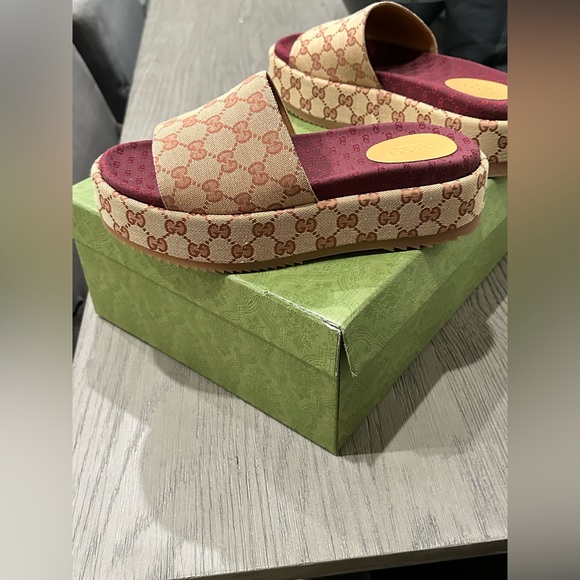 GUCCI Canvas GG Monogram Angelina Platform Slide Sandals - Picture 10 of 11